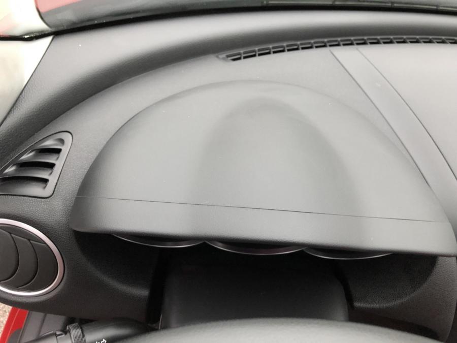 Детали интерьера Mazda RX-8 2005 года  (фото 139 из 197)
